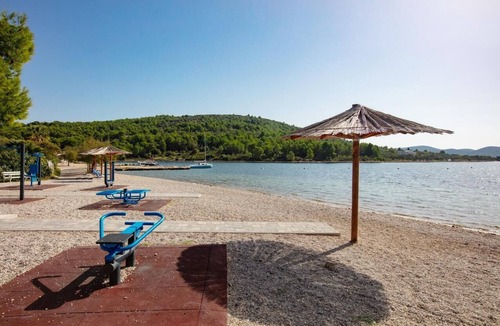 Pirovac Apartment | Two bedroom apartment near beach Pirovac, Šibenik (A-6447-d)