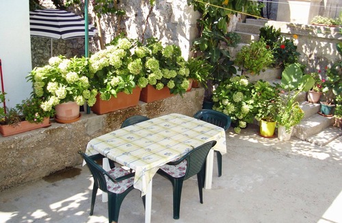 Sucuraj Apartment | Two bedroom apartment near beach Sućuraj, Hvar (A-136-a)