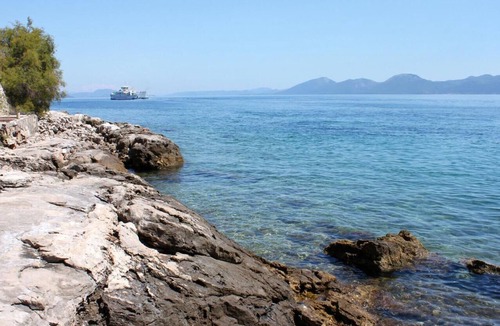 Sucuraj Apartment | Two bedroom apartment near beach Sućuraj, Hvar (A-136-a)