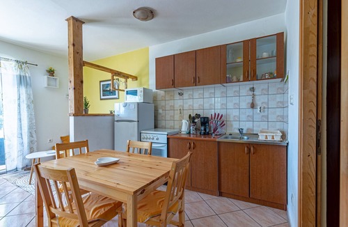 Vrbanj Apartment | Two bedroom apartment near beach Basina, Hvar (A-11923-a)