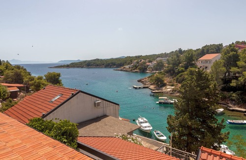Vrbanj Apartment | Two bedroom apartment near beach Basina, Hvar (A-11923-a)