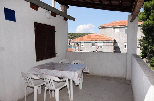 Tijesno Apartment | Two bedroom apartment near beach Tisno, Murter (A-810-a)