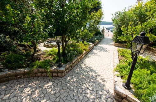 Rab Apartment | Two bedroom apartment near beach Barbat, Rab (A-14884-a)