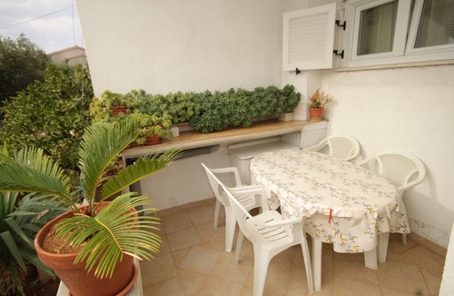 Kraj Apartment | Two bedroom apartment near beach Tkon, Pašman (A-686-a)