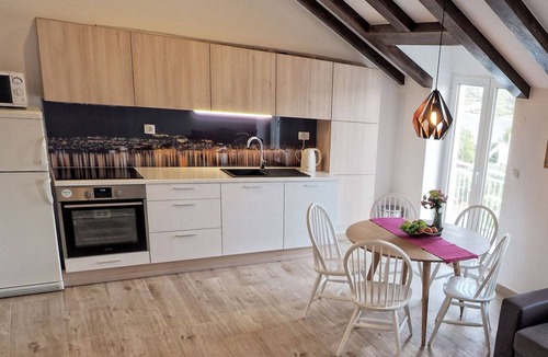 Grebastica Apartment | Two bedroom apartment with air-conditioning Grebaštica, Šibenik (A-477-d)