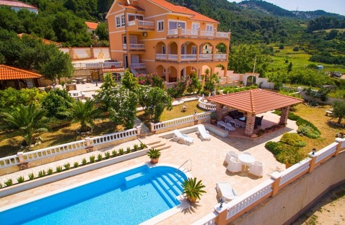 Banjol Apartment | Two bedroom apartment with a swimming pool Banjol, Rab (A-21952-a)