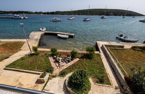 Ilovik Apartment | Two bedroom apartment with balcony and sea view Ilovik, Lošinj (A-25973-a)