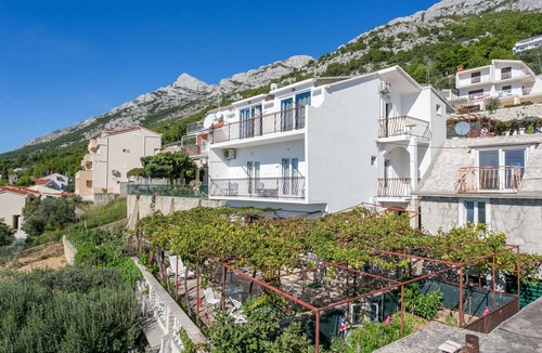Pisak Apartment | Two bedroom apartment with terrace and sea view Pisak, Omiš (A-18141-a)