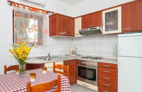 Postira Apartment | Two bedroom apartment with terrace and sea view Postira, Brač (A-3065-a)