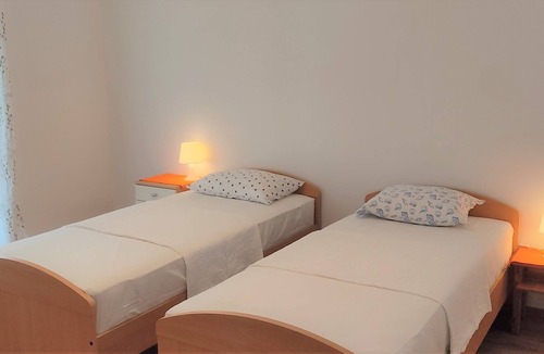 Vrboska Apartment | Two bedroom apartment with terrace Vrboska, Hvar (A-4012-a)