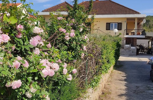 Vrboska Apartment | Two bedroom apartment with terrace Vrboska, Hvar (A-4012-b)