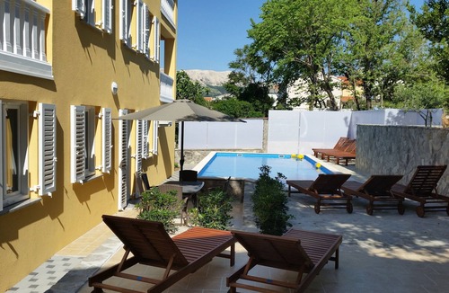 Baska Apartment | Two bedroom apartment with a swimming pool Baška, Krk (A-18733-b)