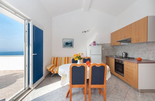 Pisak Apartment | Two bedroom apartment with terrace and sea view Pisak, Omiš (A-2827-d)