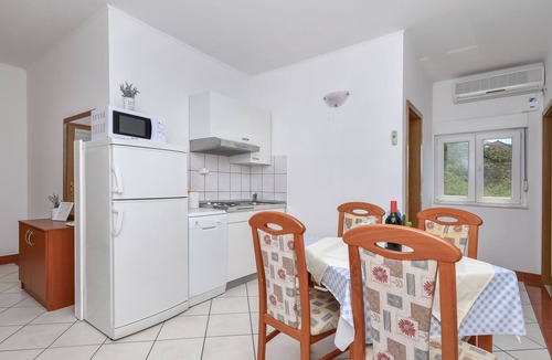 Pisak Apartment | Two bedroom apartment with terrace and sea view Pisak, Omiš (A-10323-a)