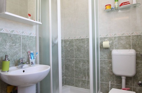 Susica Apartment | Two bedroom apartment with balcony and sea view Murter (A-6397-b)