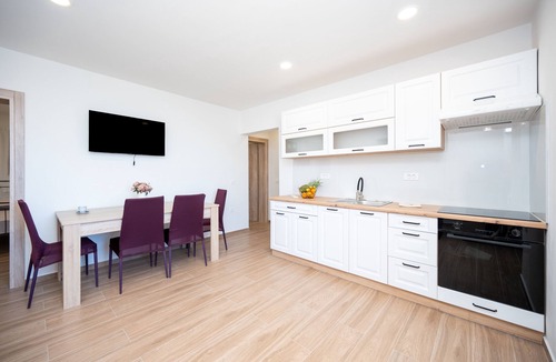 Crno Apartment | Two bedroom apartment with terrace and sea view Zadar (A-25505-a)