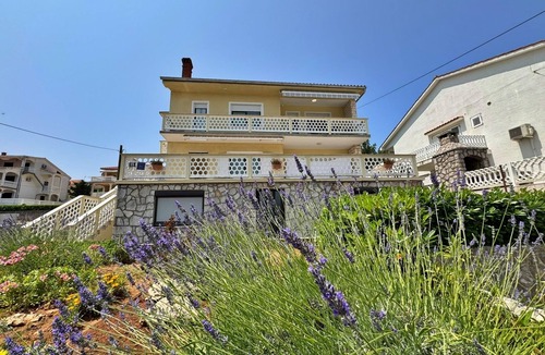 Silo Apartment | Two bedroom apartment with terrace and sea view Šilo, Krk (A-18667-a)