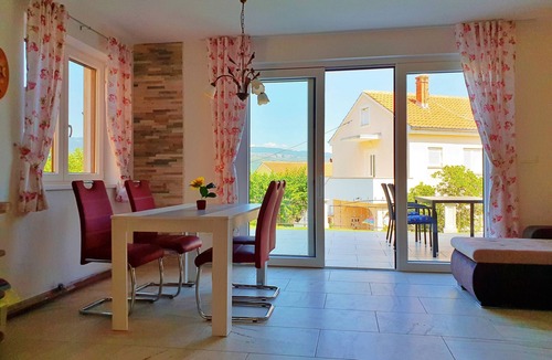 Silo Apartment | Two bedroom apartment with terrace and sea view Šilo, Krk (A-18685-a)