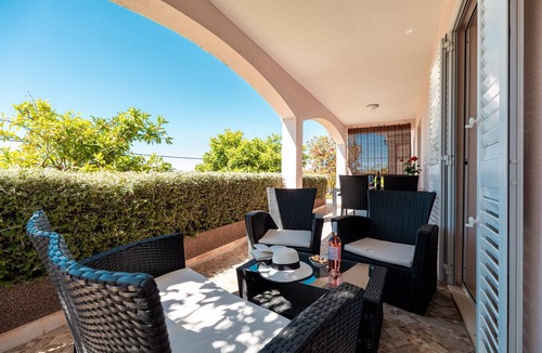 Blato Apartment | Two bedroom apartment with a swimming pool by the beach Prižba, Korčula (A-10056-c)