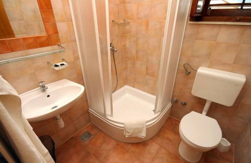 Island Hvar Apartment | Two bedroom apartment with balcony and sea view Jelsa, Hvar (A-8765-d)