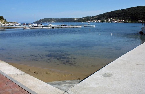 Supetarska Draga Apartment | Two bedroom apartment with air-conditioning Supetarska Draga - Donja, Rab (A-16721-a)