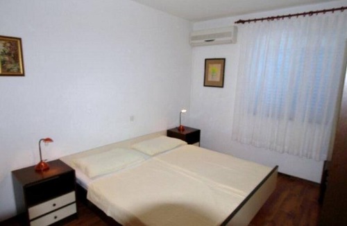 Barbat na Rabu Apartment | Two bedroom apartment with terrace Barbat, Rab (A-16992-a)