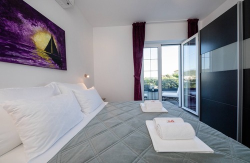 Banjol Apartment | Two bedroom apartment with balcony and sea view Banjol (Rab) (A-21635-g)