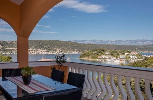 Rab Town Apartment | Two bedroom apartment with terrace and sea view Supetarska Draga - Gonar, Rab (A-27566-d)