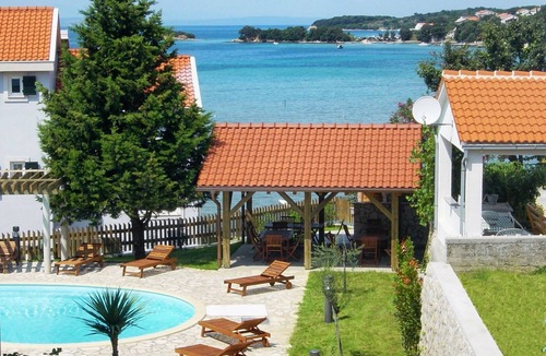 Kampor Apartment | Two bedroom apartment with a swimming pool by the beach Kampor, Rab (A-3213-e)
