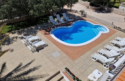 Barbat na Rabu Apartment | Two bedroom apartment with a swimming pool Barbat, Rab (A-4951-b)