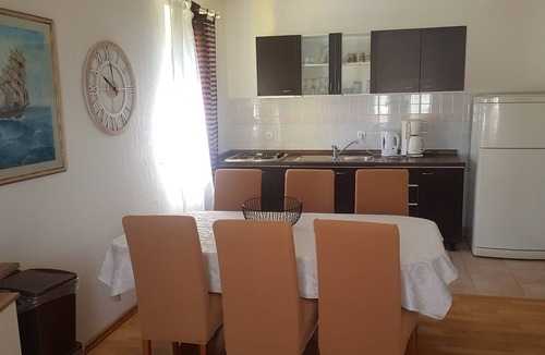 Banjol Apartment | Two bedroom apartment with balcony and sea view Banjol, Rab (A-5041-b)