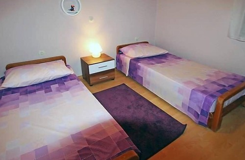 Banjol Apartment | Two bedroom apartment with terrace Banjol, Rab (A-11381-d)