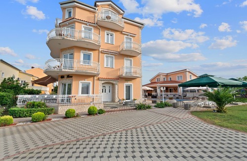 Kraj Apartment | Two bedroom apartment with a swimming pool by the beach Kraj, Pašman (A-334-a)