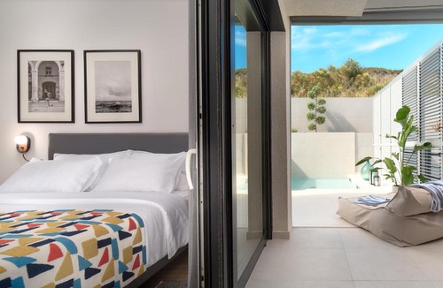 Znjan Apartment | Urban Nook - Deluxe apartment with private heated pool