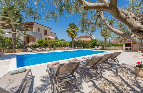 Mali Maj Apartment | Vacation apartment with pool, 2 persons, garden, air-conditioned, barbecue