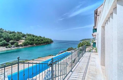 Cove Makarac (Milna) Villa | Villa Allure - luxury beachfront villa with 5 bedrooms and a private pool