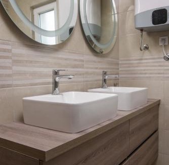 Seget Vranjica Apartment | Villa Barbara & Zoran with heated swimming pool