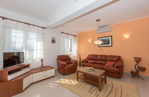 Betina Villa | Villa Betina