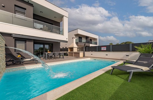 Turanj Villa | Villa Blue Sky 2, Turanj, next to the sea, private pool, barbecue, jacuzzi, rooftop terrace, www.zadarvillas