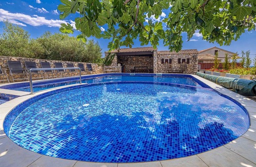 Linardici Apartment | Villa Haya - studio apartment KRASULA with heated pool