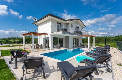 Buje Villa | Villa Jelena | 4-star villa with heated pool, privacy & barbecue house
