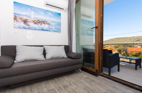 Veliki Drvenik Apartment | Villa LA - Comfort One-Bedroom Apartment with Terrace and Sea View