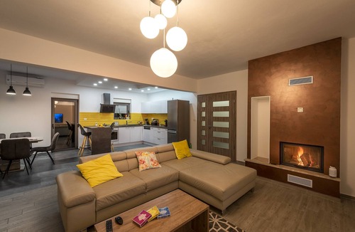 Turanj Villa | Villa Lu-Ma-modern villa with a swimming pool just by the sea