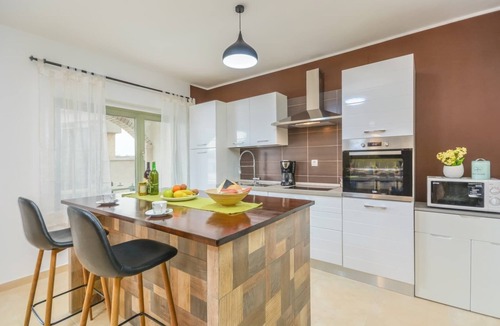 Tinjan Villa | Villa Martin Enclosed Yard, Stone BBQ & Pavilion Village Centre