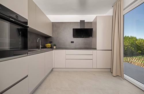 Kapelica House | Villa MI, close to beaches, summer kitchen, pool, large fenced garden