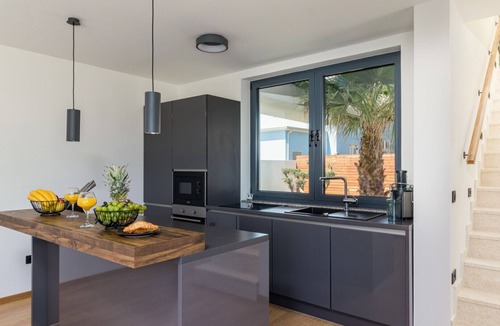 Medulin Villa | Villa Miaa newly built modern villa in Medulin for 9 people with heated swimming pool & jacuzzi