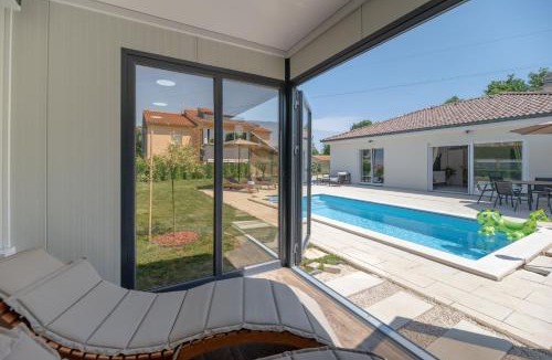 Nedescina Villa | Villa Moni, family house near Labin with pool, sauna and jacuzzi