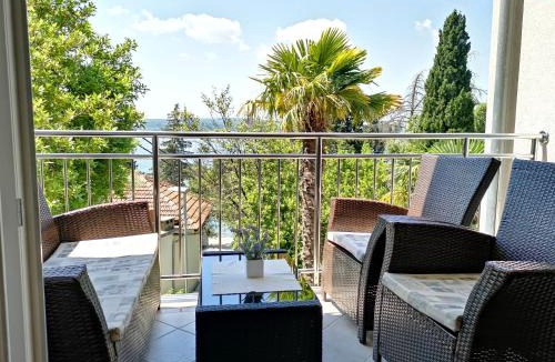 Dramalj Apartment | VILLA SARA apartments 50 m from the beach, with balcony, AC, private parking