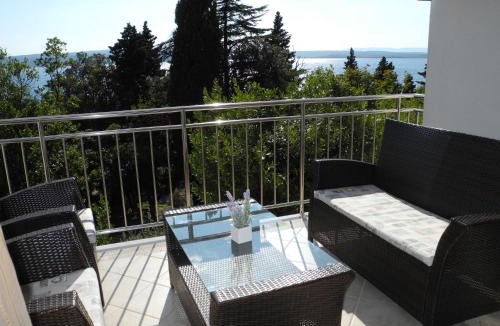 Dramalj Apartment | VILLA SARA apartments 50 m from the beach, with balcony, AC, private parking