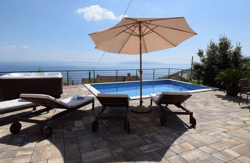 Bregi Villa | Villa Terra by Villas Guide